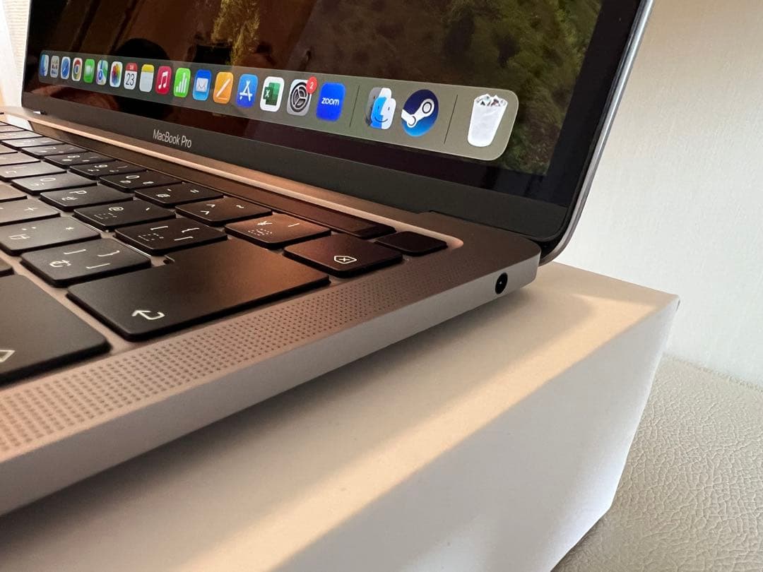 MacBook Pro 2020 13インチ 8gメモリ 512ssd 極美品