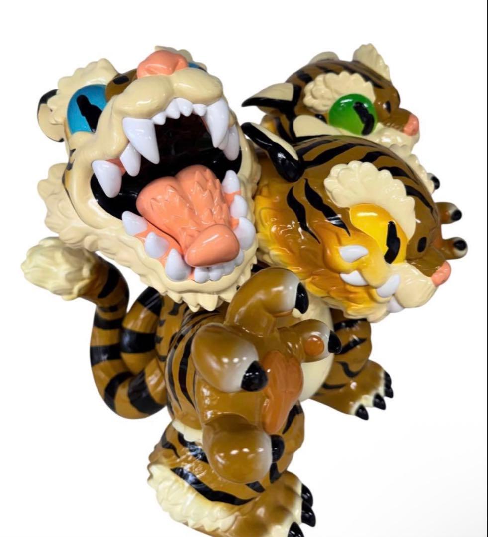 GRAPE BRAIN × STRANGECAT TOYS 三面猛虎 コショウ