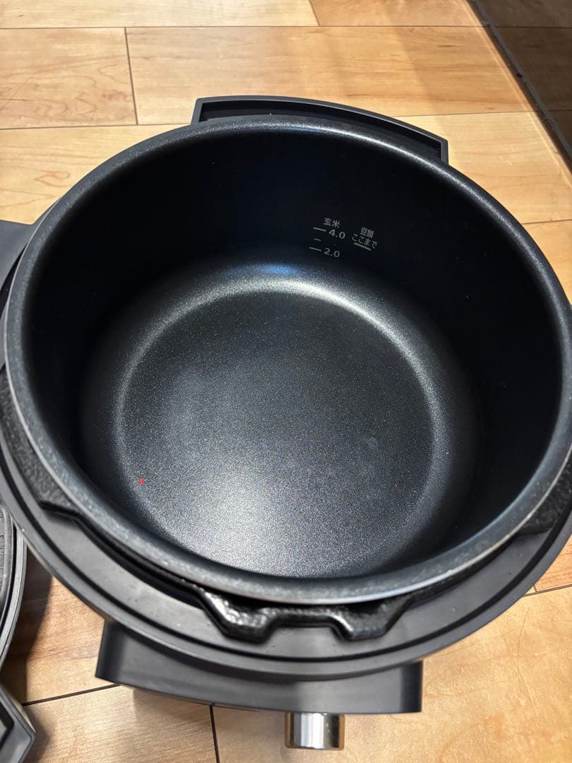 ほぼ新品！アイリスオーヤマ電気圧力鍋 黒 自動メニュー90種⭐︎早いもの勝ち⭐︎