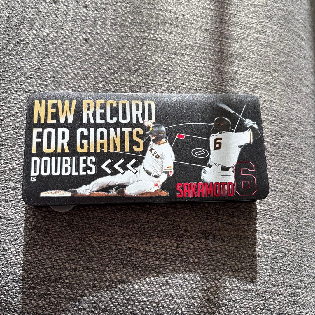 ジャイアンツ坂本勇人　2000本安打記念モバイルバッテリー