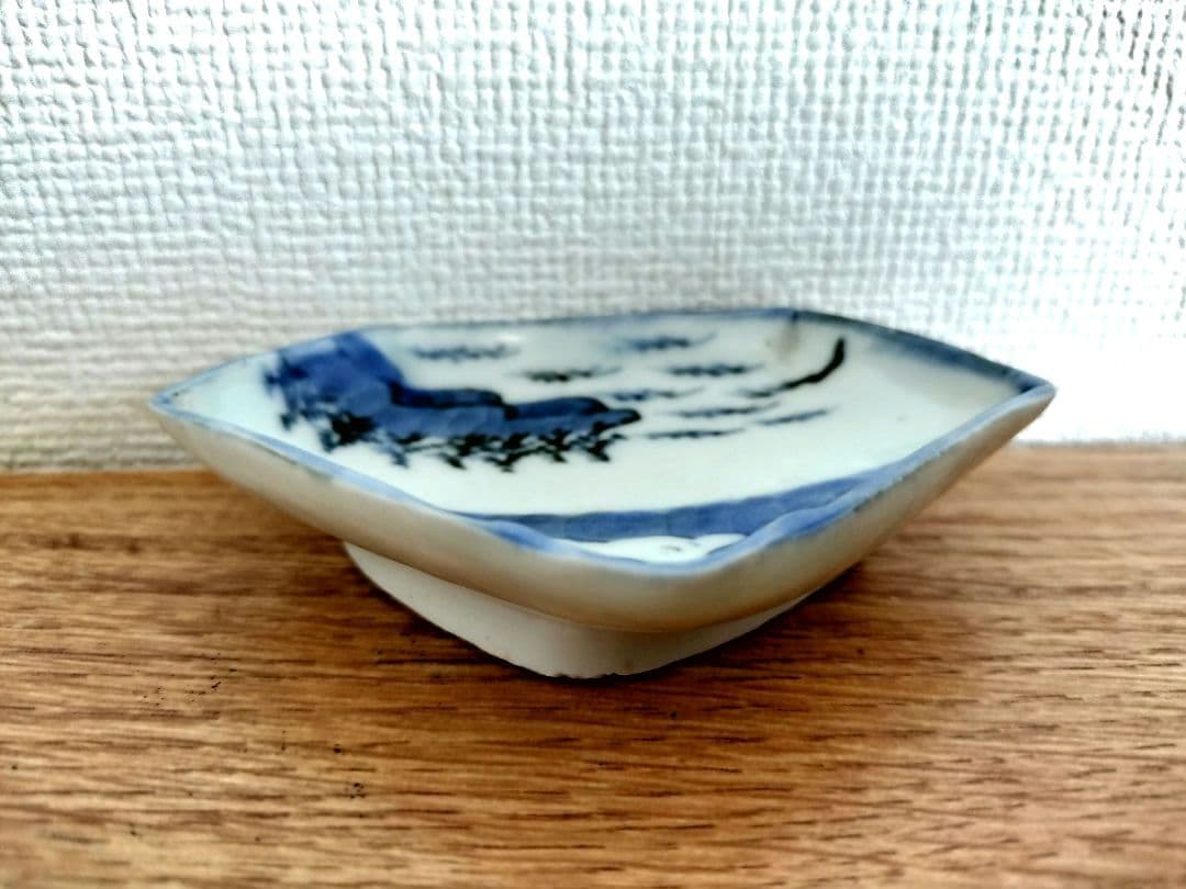 お値下げしました、古伊万里　染付　富士山型・三保松原図　豆皿