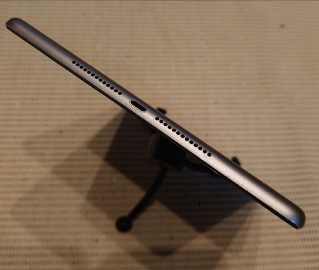 DMPWL完動品iPad第6世代(A1893)本体128GBグレイ送料込