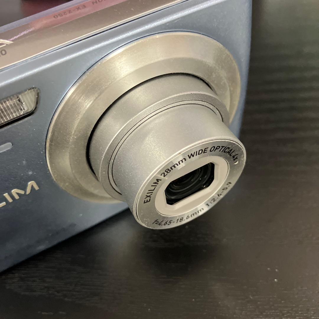 CASIO EXILIM EX-Z250 9.1メガピクセル