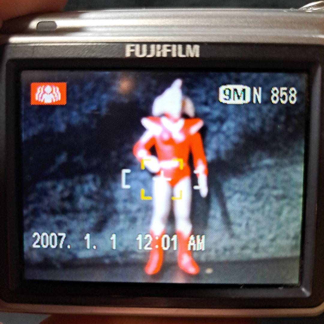 FUJIFILM デジタルカメラ 9.0　メガピクセル