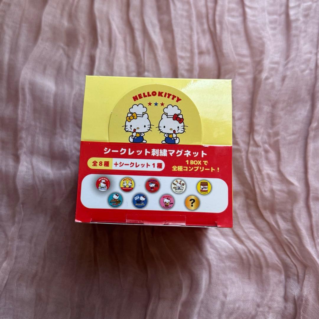 完売品！ハローキティ 刺繍マグネット 9個　コンプリートセット　缶バッチ風