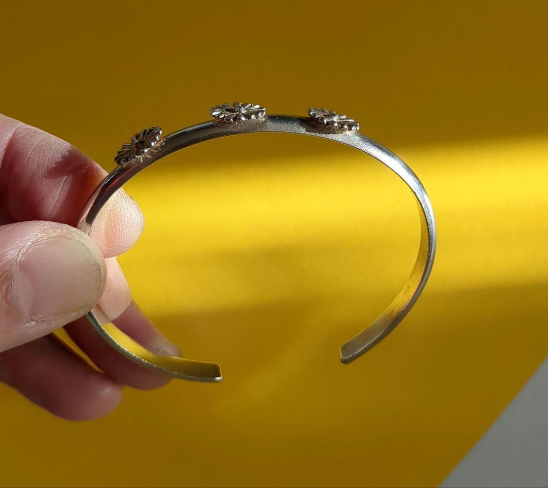 シルバー　デイジー　バングル　花　フラワー