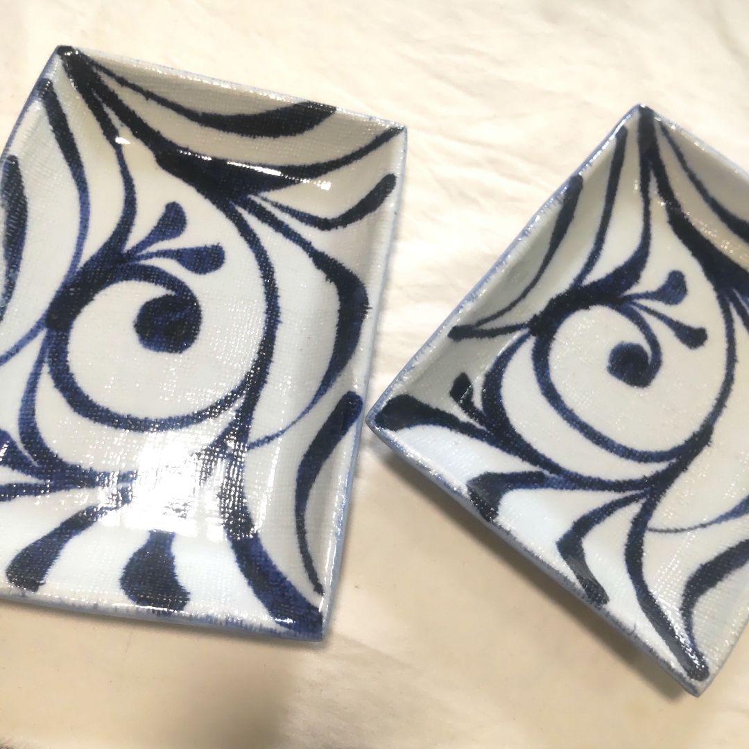 美品 砥部焼 梅山窯 布目皿 平皿 角皿 一つ唐草 角皿 藍染付 2セット