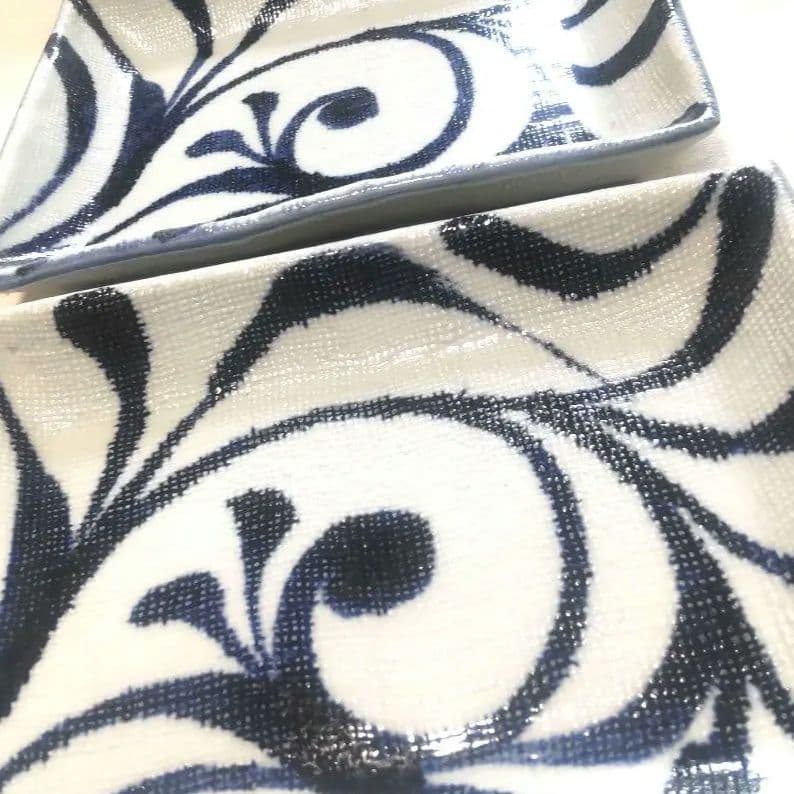 美品 砥部焼 梅山窯 布目皿 平皿 角皿 一つ唐草 角皿 藍染付 2セット