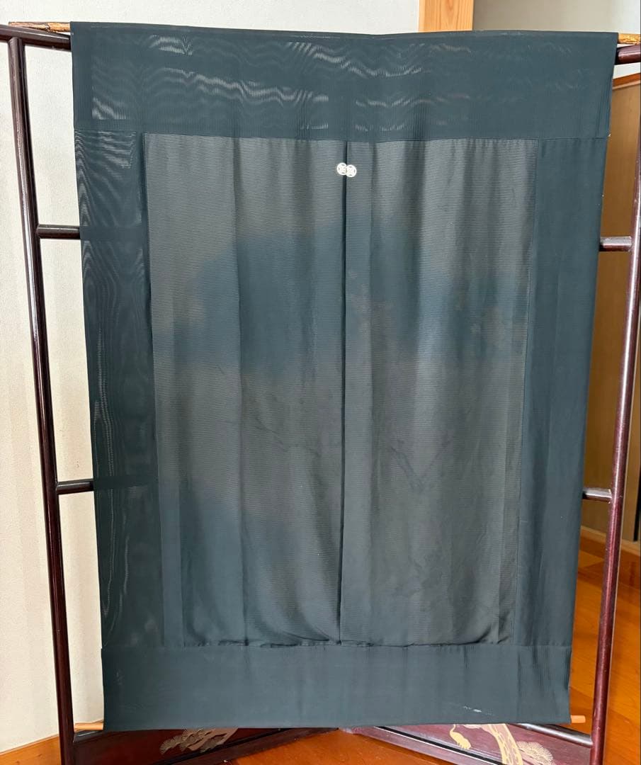 着物リメイク　タペストリー　くじゃく・梅柄　壁飾り