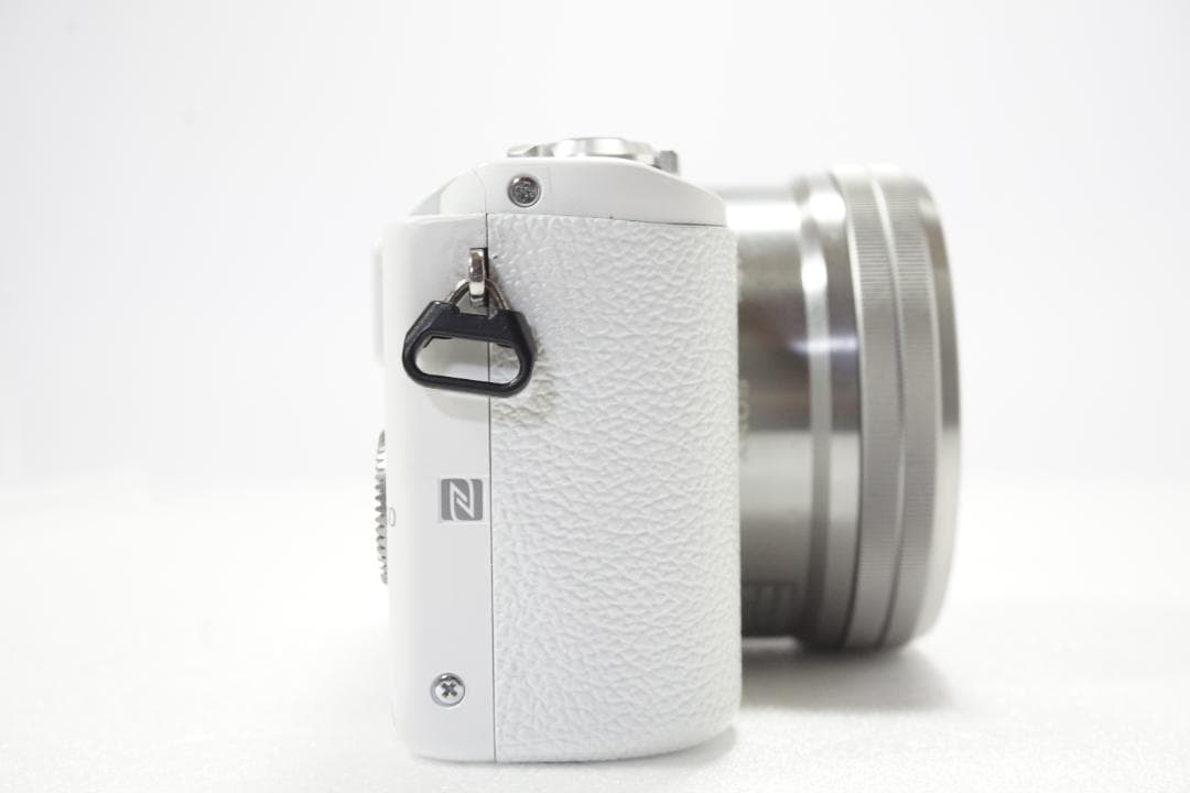 【美品】Sony α5100 ホワイト 4843ショット デジタルカメラ