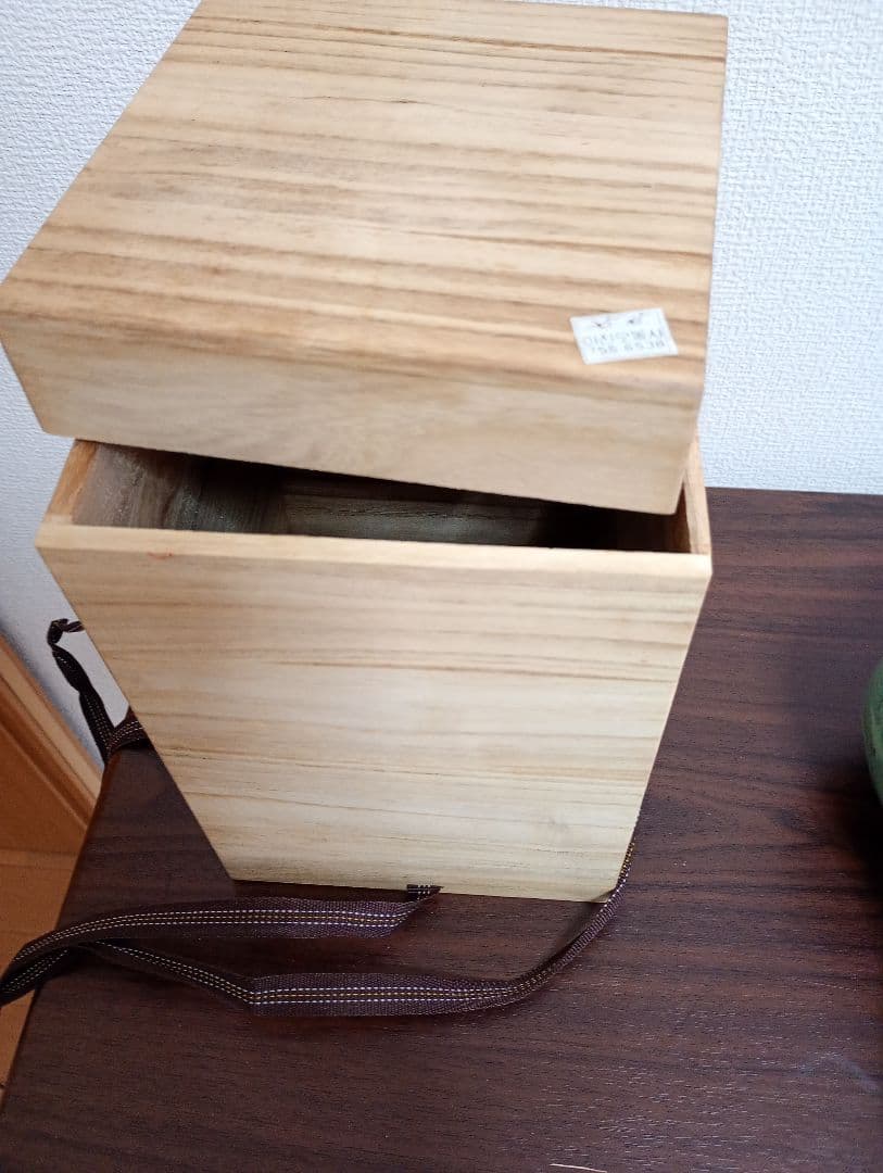 高麗青磁 花瓶 木箱付き