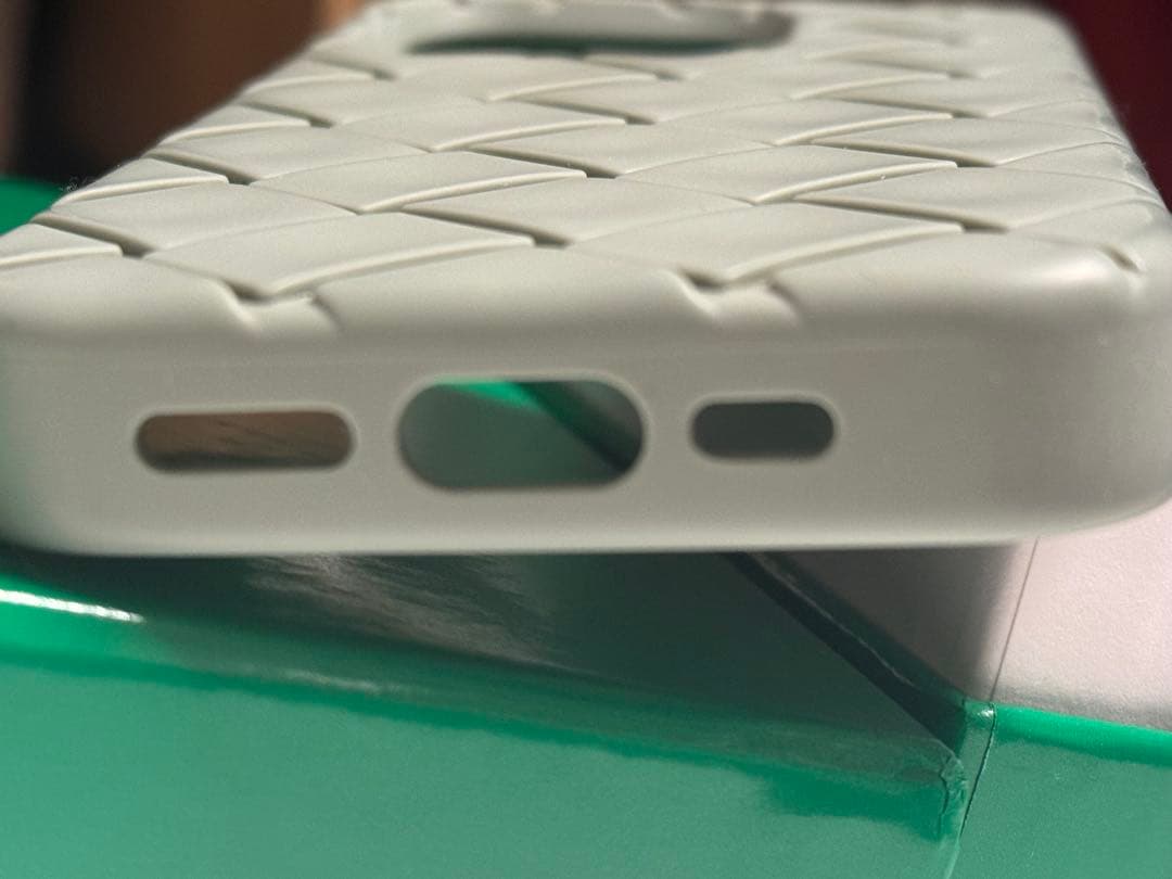 BOTTEGA VENETA ボッテガ イントレチャート iPhone15ケース