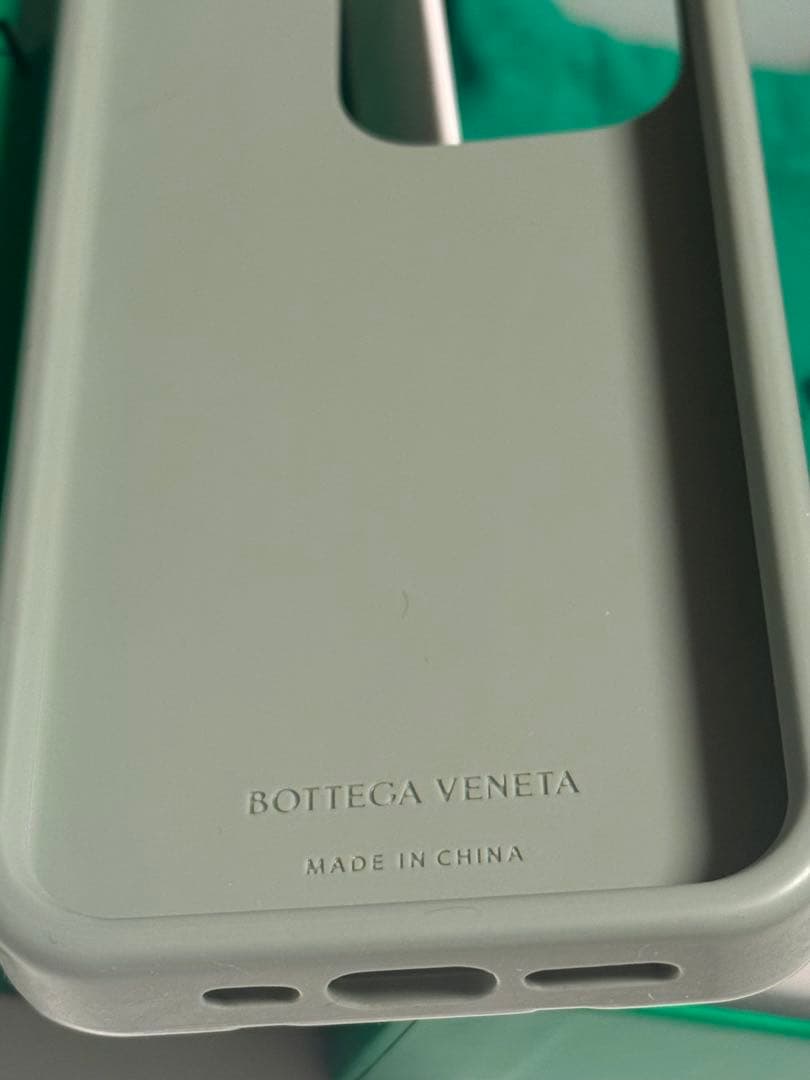 BOTTEGA VENETA ボッテガ イントレチャート iPhone15ケース