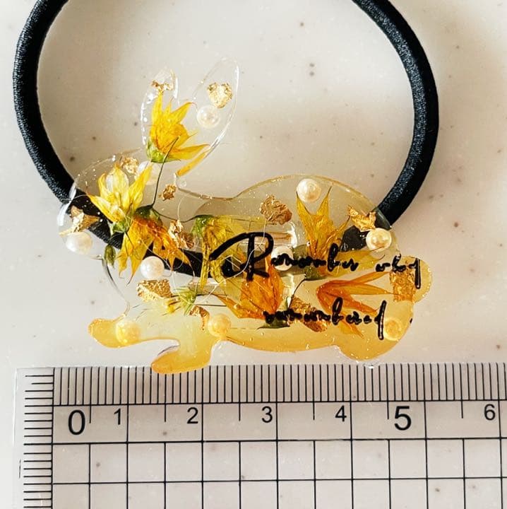 押し花メラスフェルラ❤金箔とパール入り♪英字ウサギのグラデーションヘアゴム❤