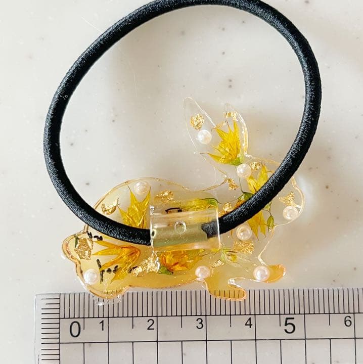 押し花メラスフェルラ❤金箔とパール入り♪英字ウサギのグラデーションヘアゴム❤
