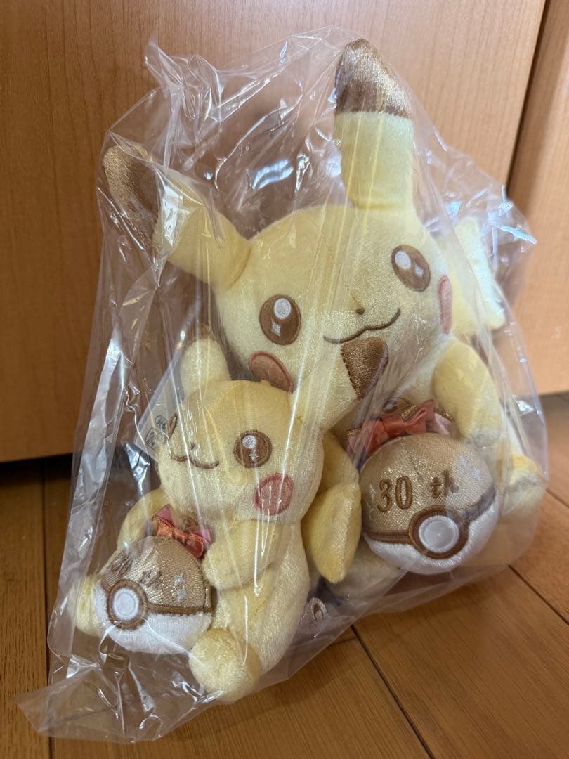 30周年記念ぬいぐるみピカピカピカチュウ　ピカチュウ ぬいぐるみセット