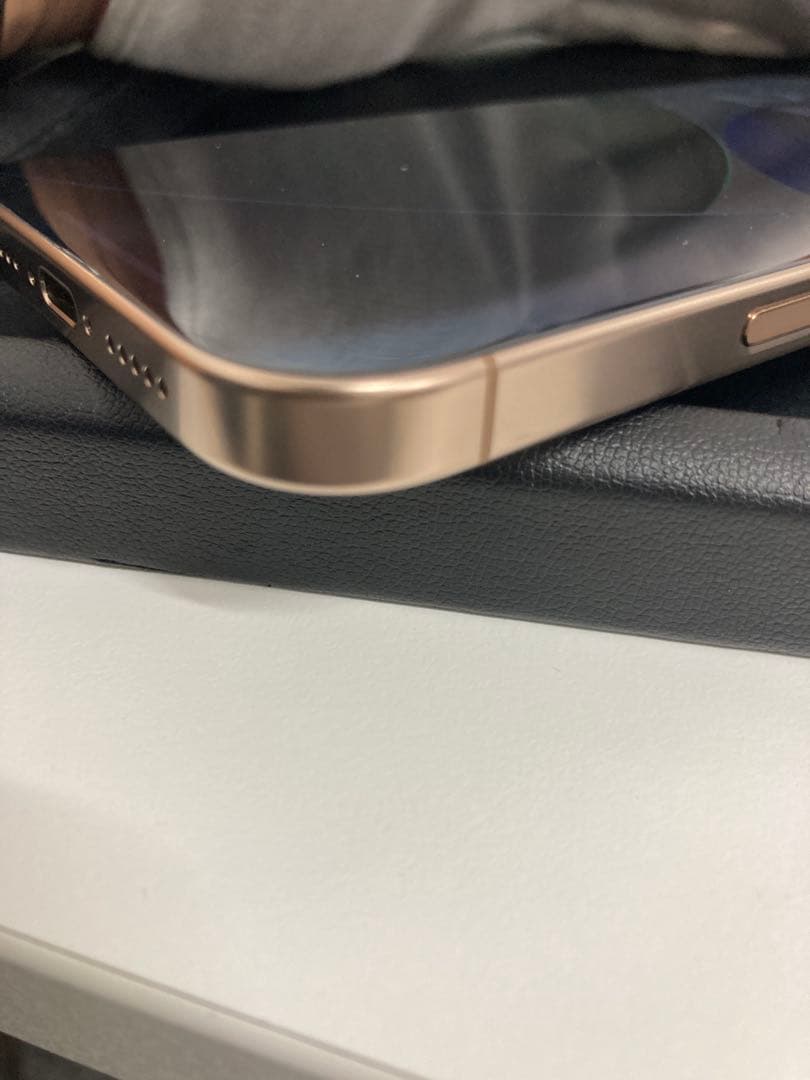 極美品　iPhone 16 Pro 256GB SIMフリー