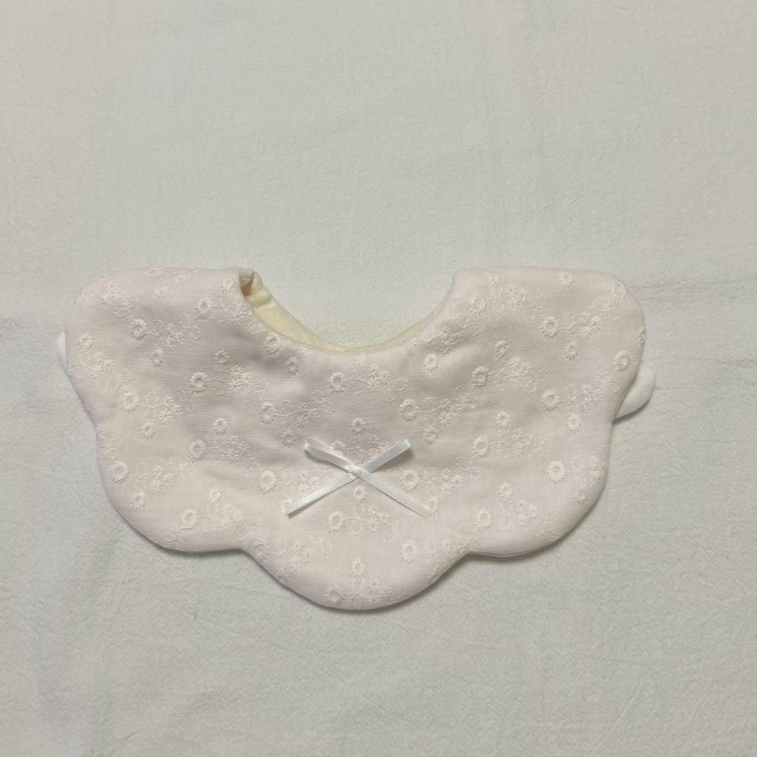 22 ハンドメイドスタイ　天使の羽　刺繍　リボン　ベビースタイ