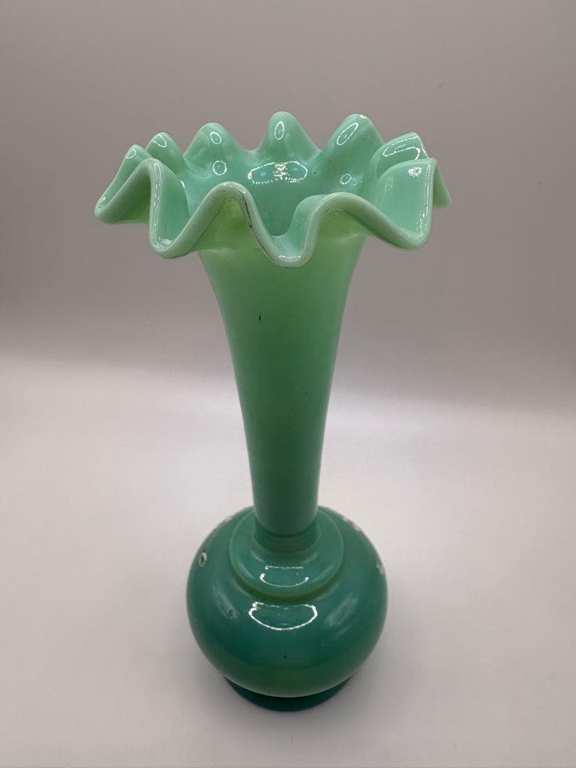 『フラワーベース / 花瓶』アンティーク グリーンオパールセントガラス