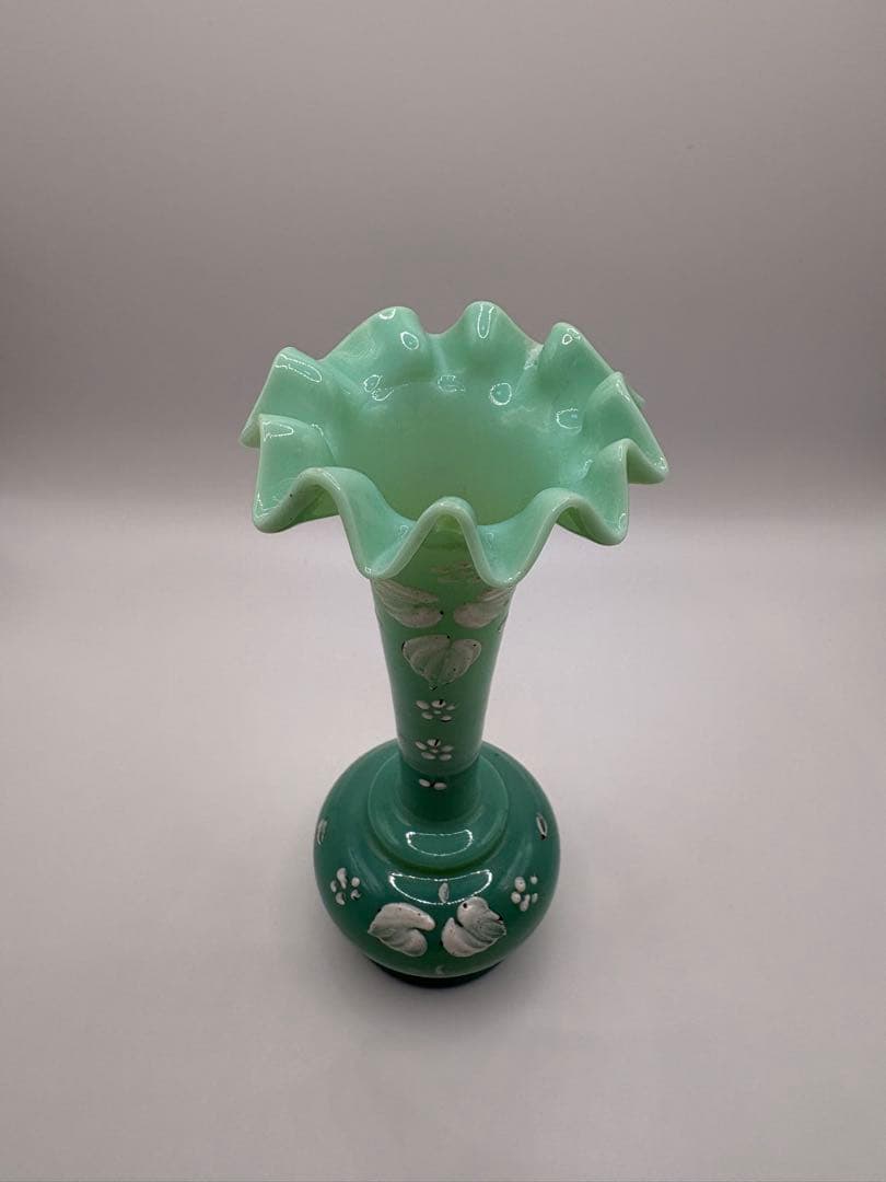 『フラワーベース / 花瓶』アンティーク グリーンオパールセントガラス