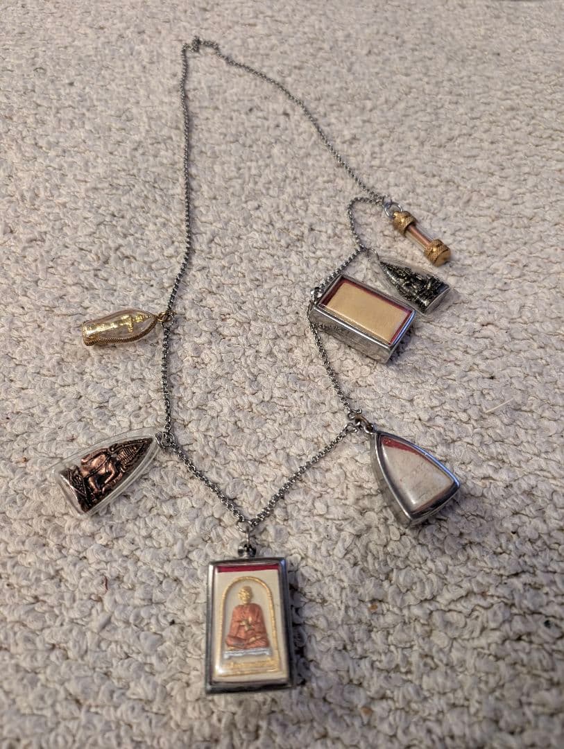 タイで購入　プラクルアンネックレス