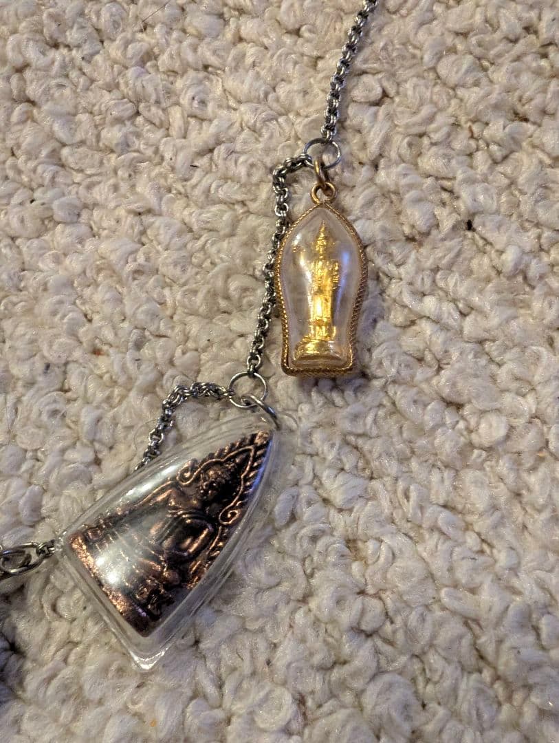 タイで購入　プラクルアンネックレス