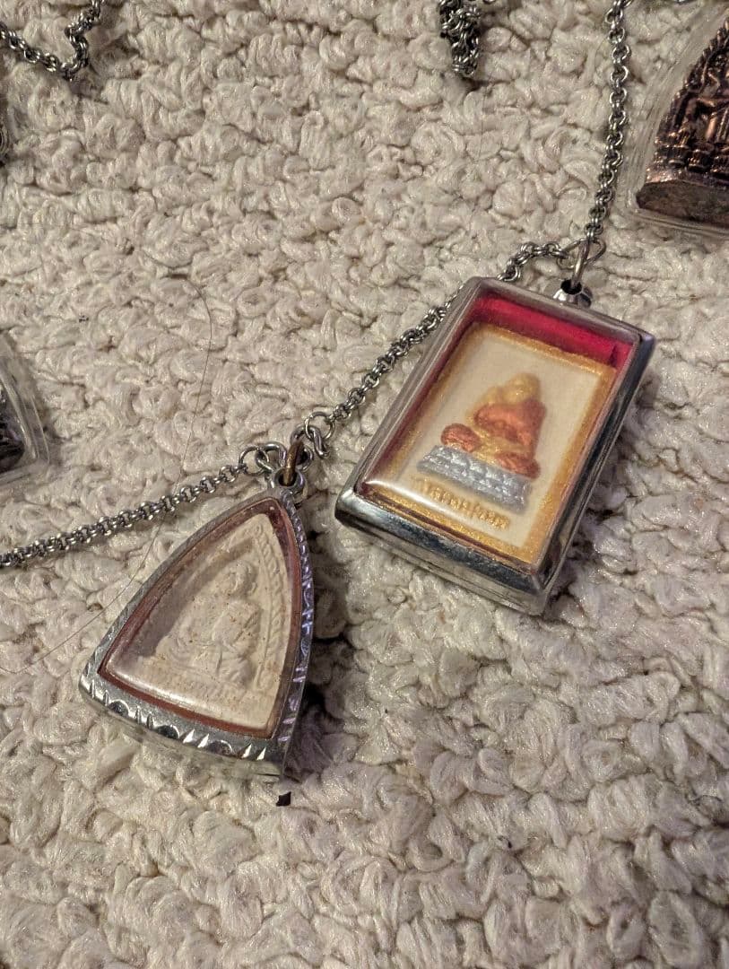 タイで購入　プラクルアンネックレス