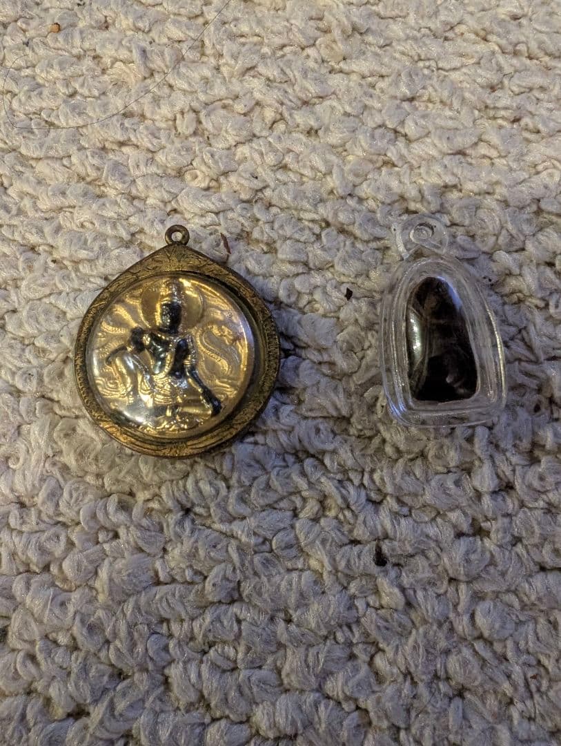 タイで購入　プラクルアンネックレス