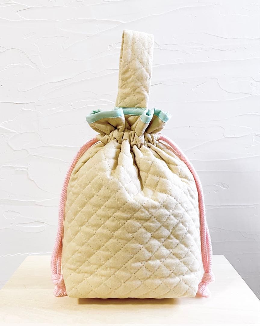 futatsukukuri フタツククリ　巾着バッグ　クリーム　キルティング