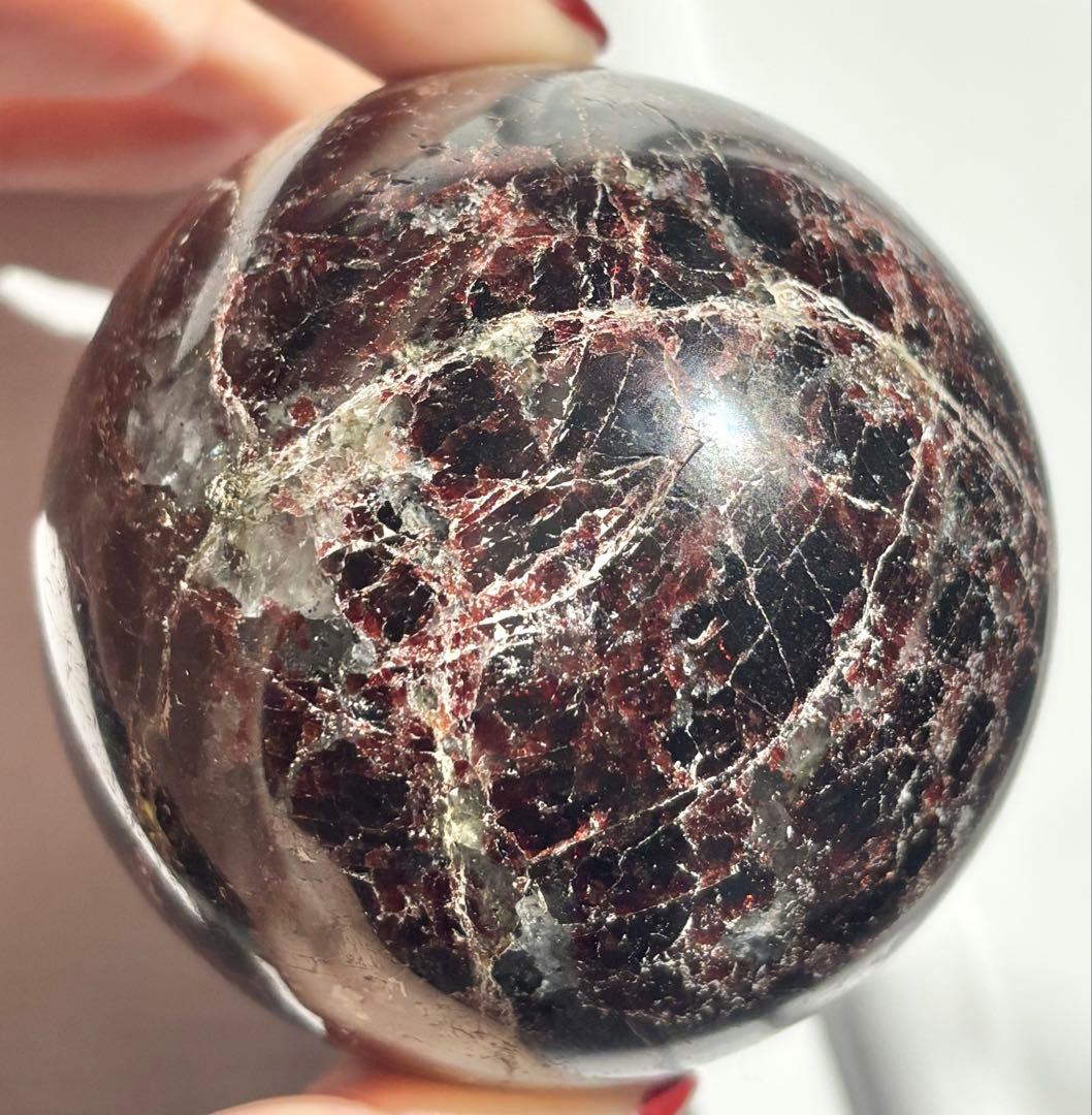 《希少深紅・希少結晶》上質ガーネットスフィア φ6.5 レア個体・多結晶の重厚美