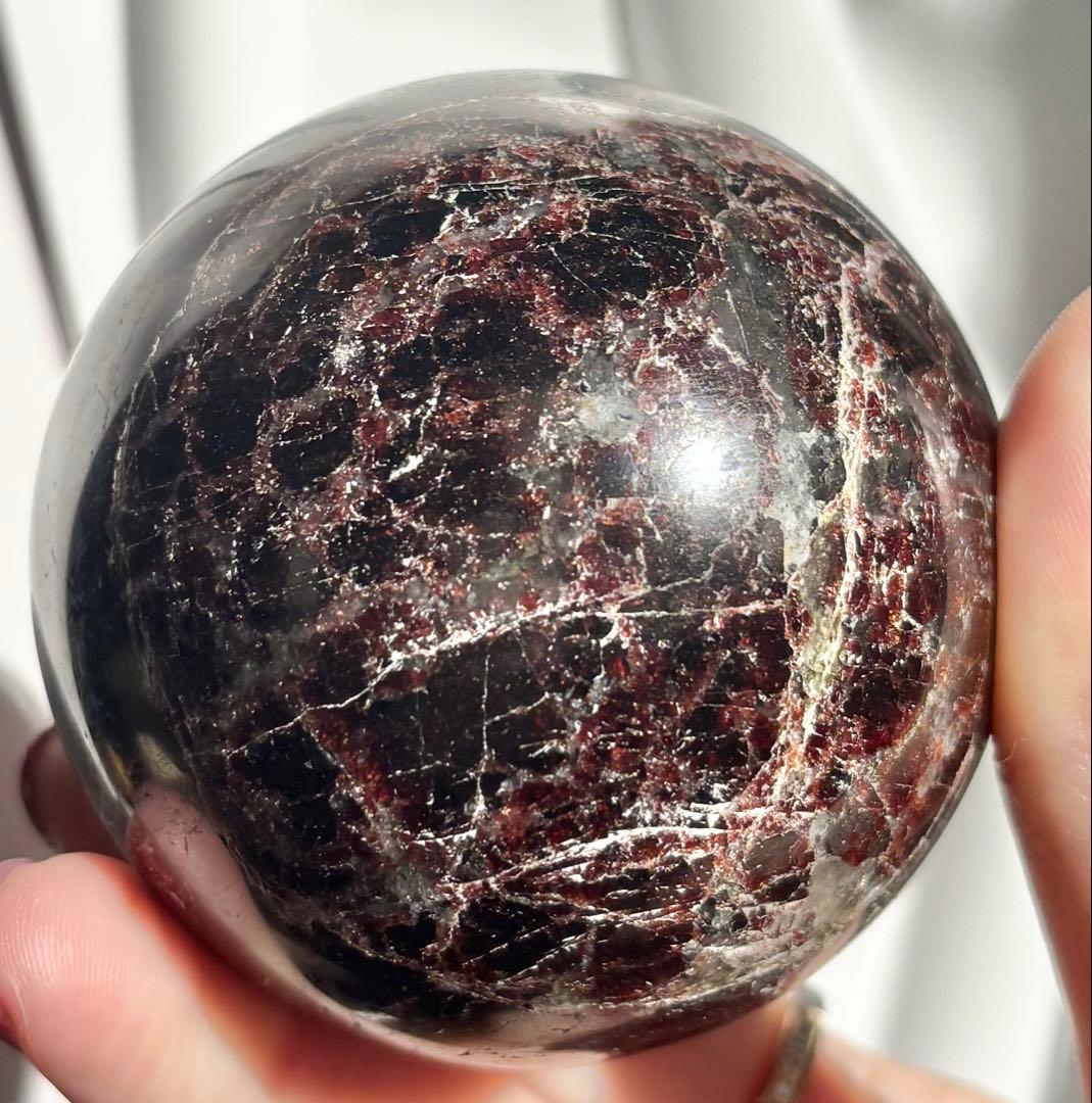 《希少深紅・希少結晶》上質ガーネットスフィア φ6.5 レア個体・多結晶の重厚美
