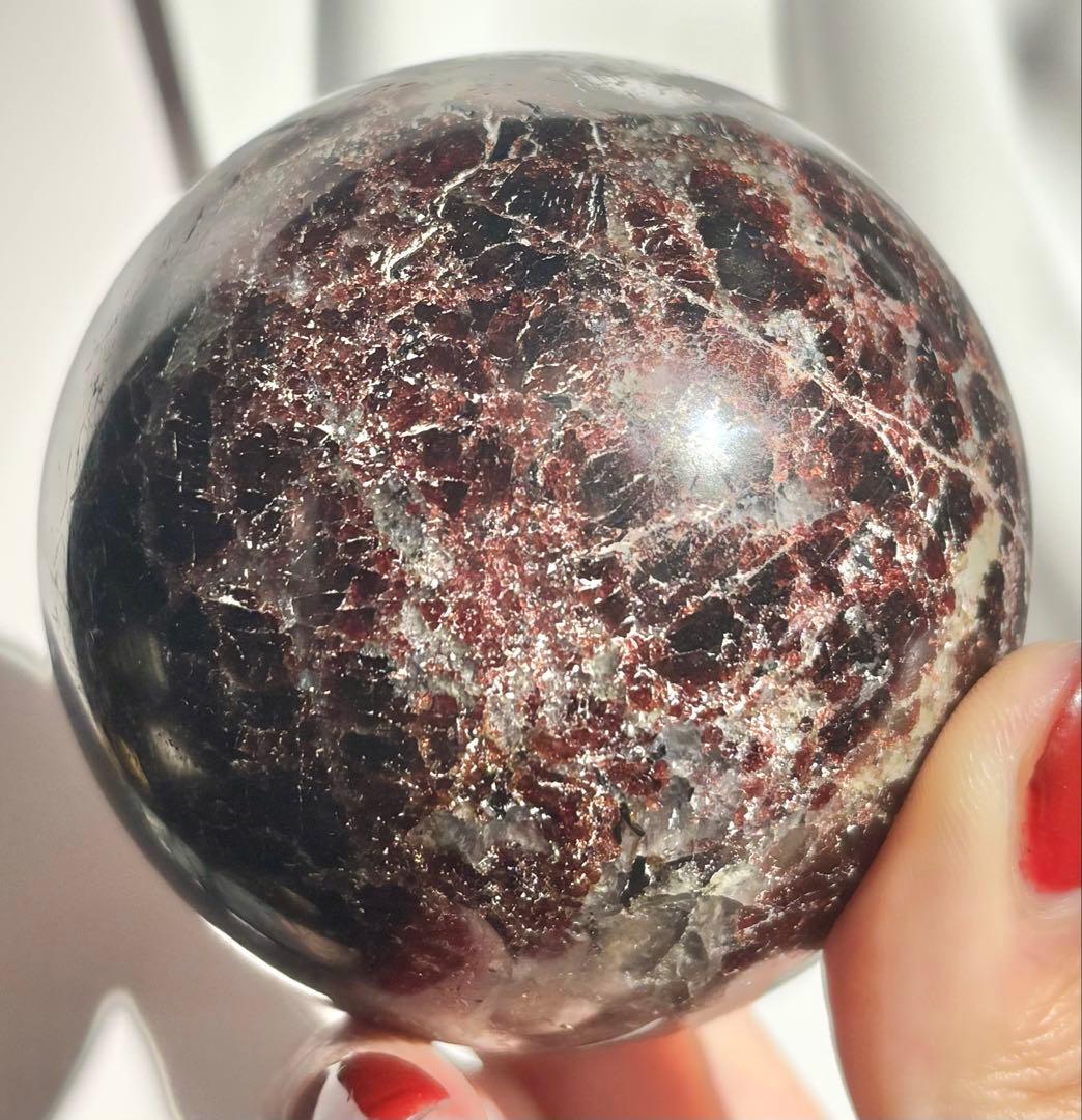 《希少深紅・希少結晶》上質ガーネットスフィア φ6.5 レア個体・多結晶の重厚美