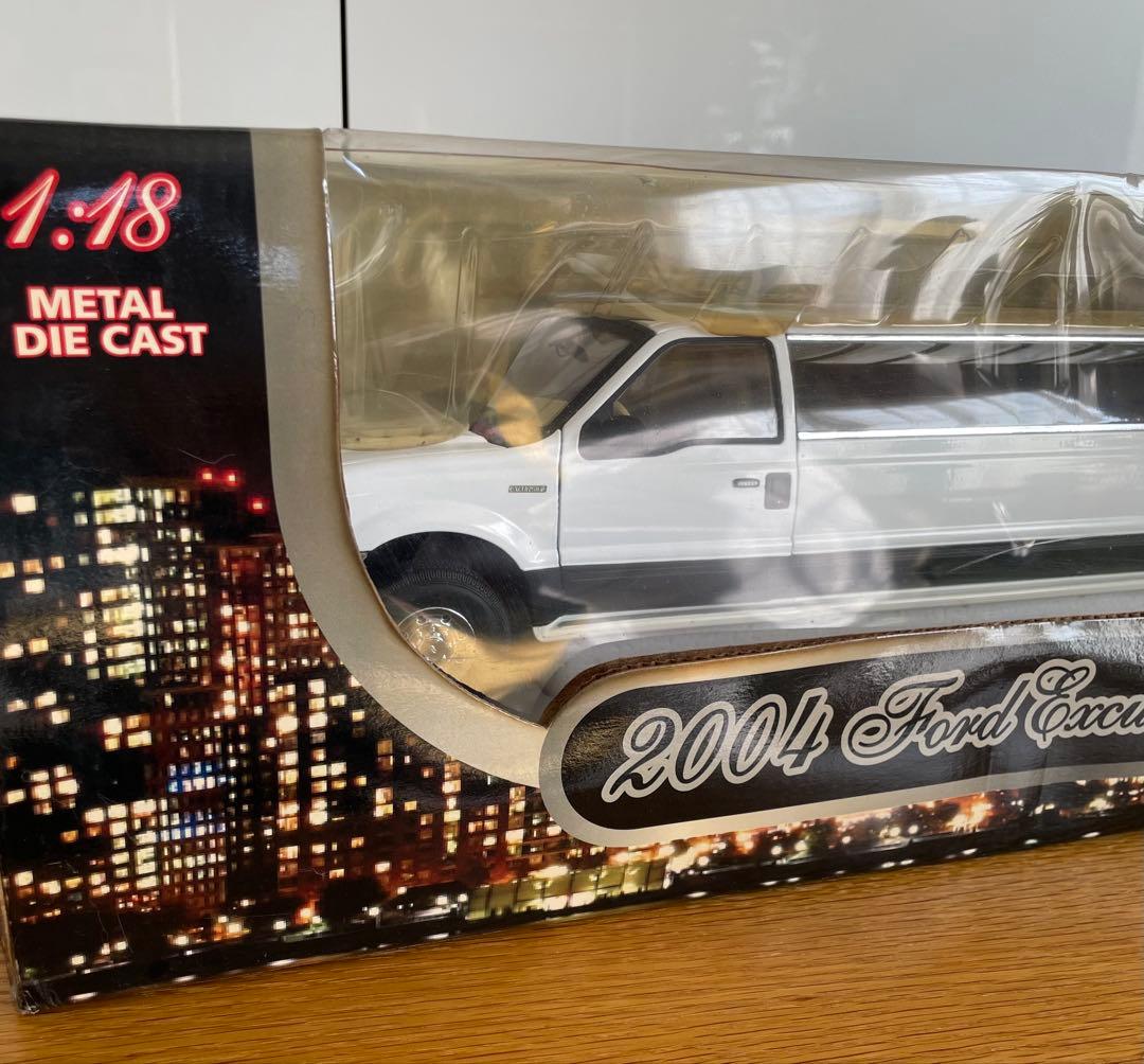 ミニカー 2004 Ford Excursion Limousine 1/18