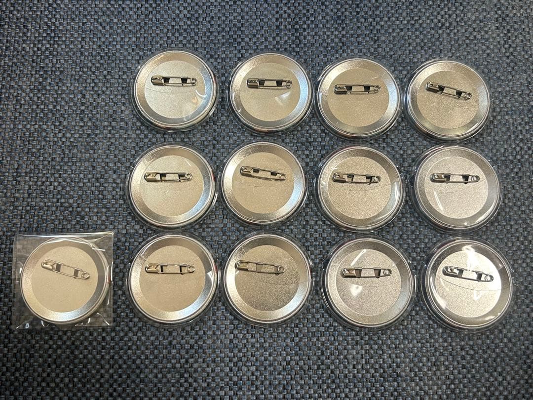 衣更真緒 缶バッジ 缶バッチ