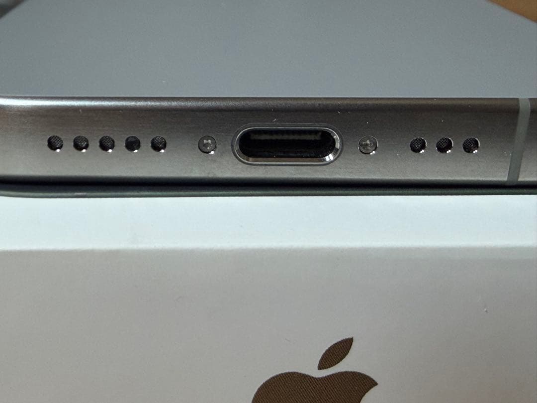 【極美品】iPhone 15 Pro 256GB ナチュラルチタニウム 86%