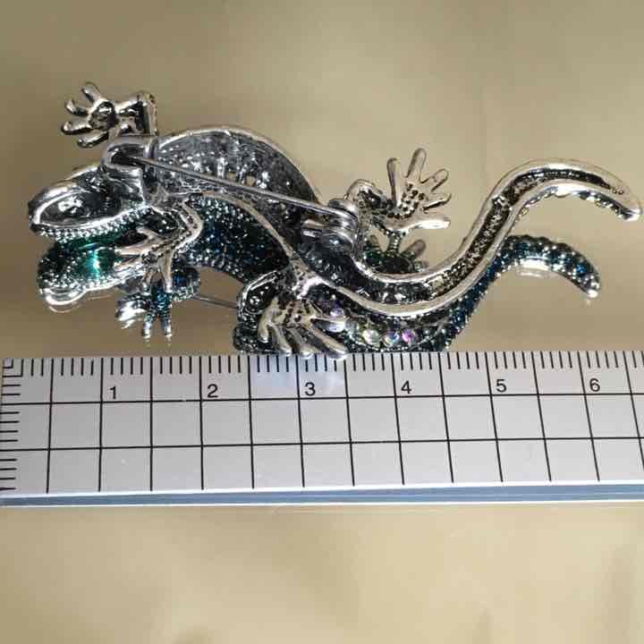 スワロフスキー❤️ 18Kgf 幸運ちびトカゲ ブローチ