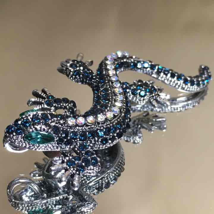 スワロフスキー❤️ 18Kgf 幸運ちびトカゲ ブローチ