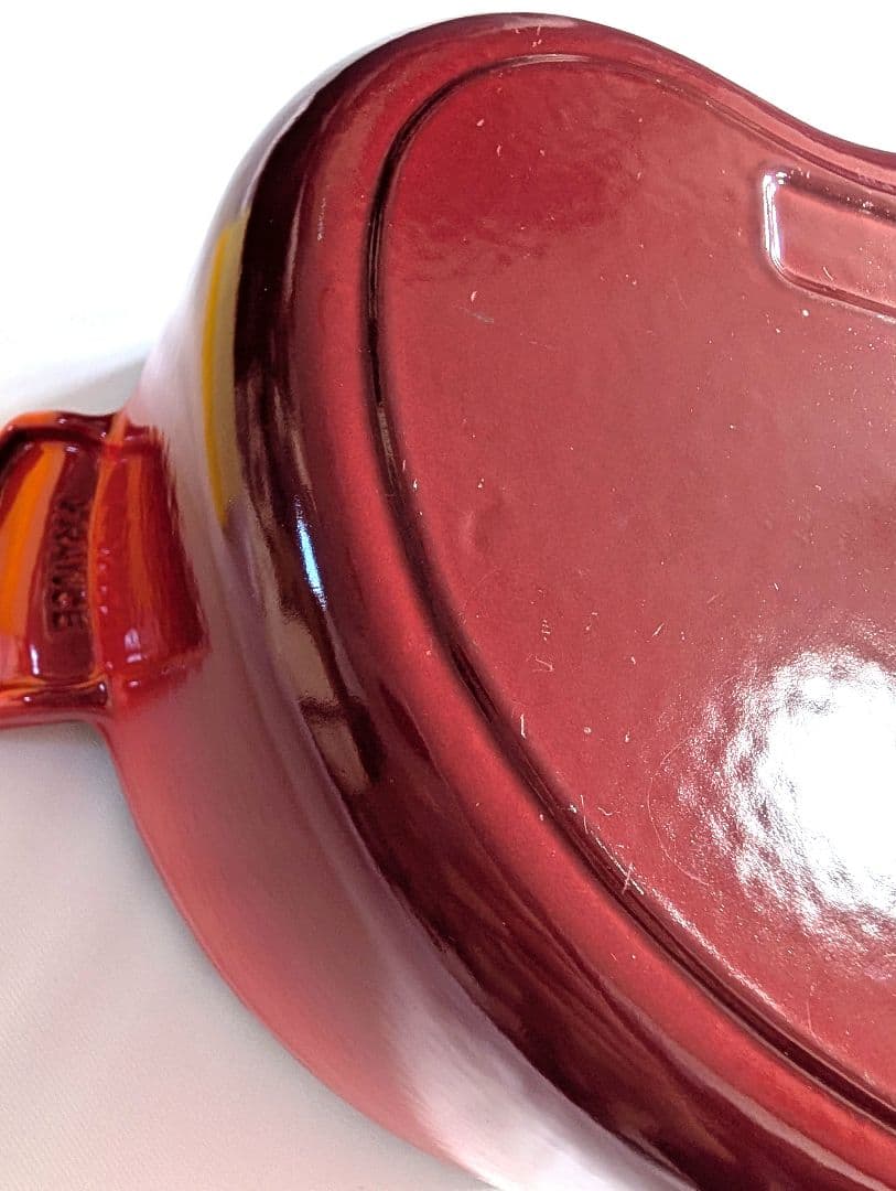 美品★ル・クルーゼ鍋　ハート型 チェリーレッド　2L　ラムカンセット　ココット