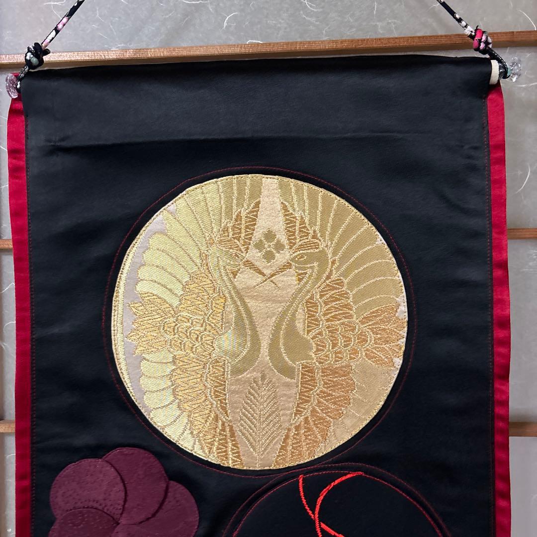 刺繍入帯のタペストリー