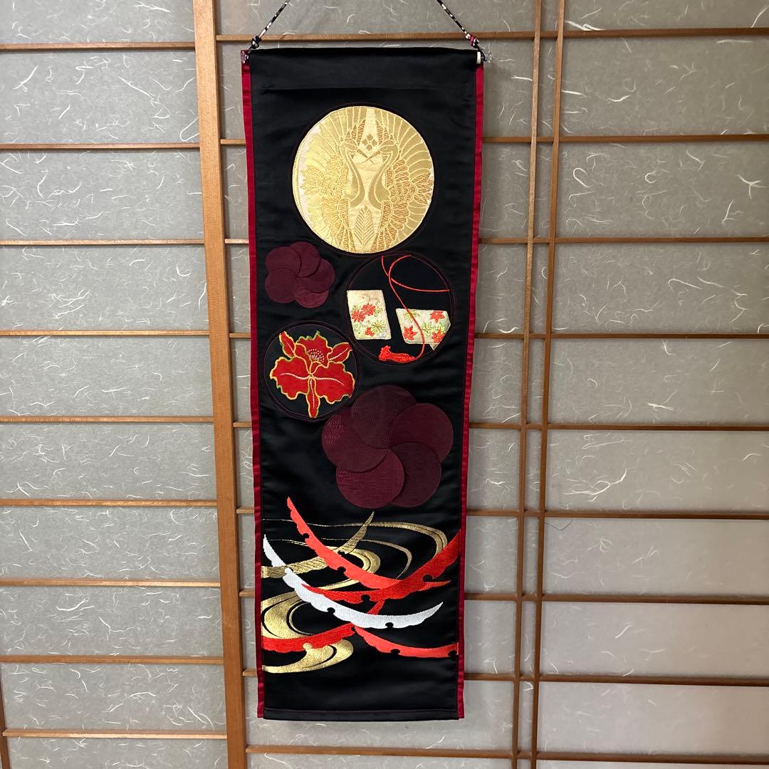 刺繍入帯のタペストリー