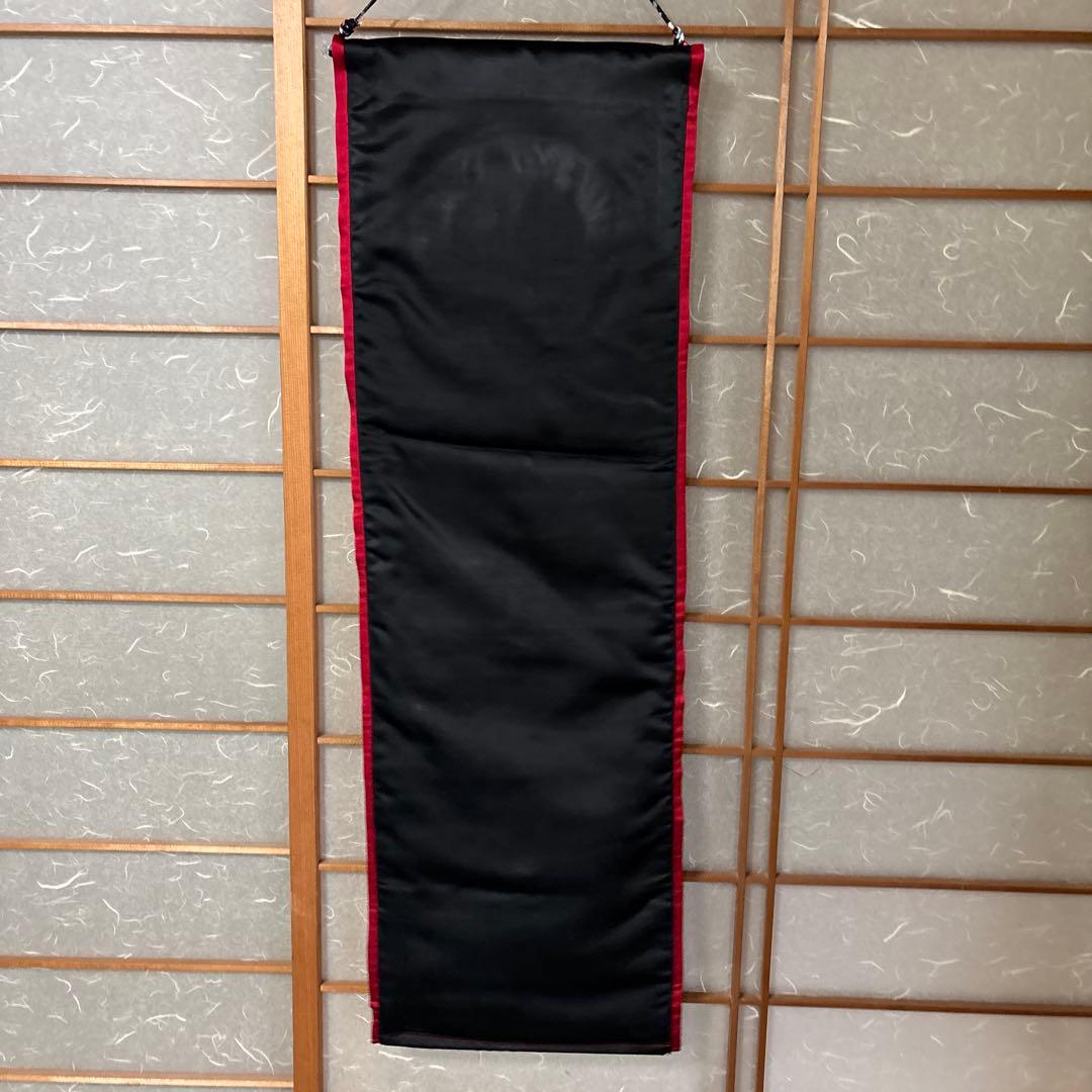 刺繍入帯のタペストリー