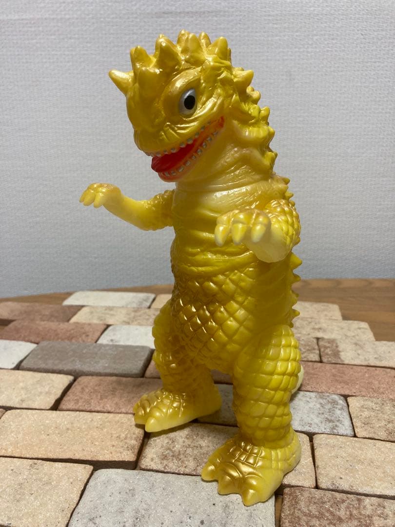 ブルマァク復刻ベムラー② 蓄光ゴールド