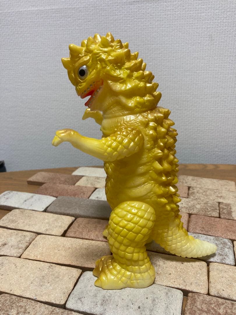 ブルマァク復刻ベムラー② 蓄光ゴールド