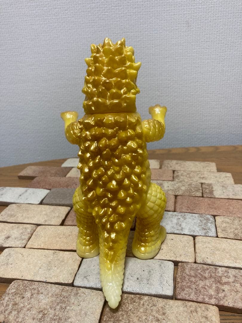 ブルマァク復刻ベムラー② 蓄光ゴールド