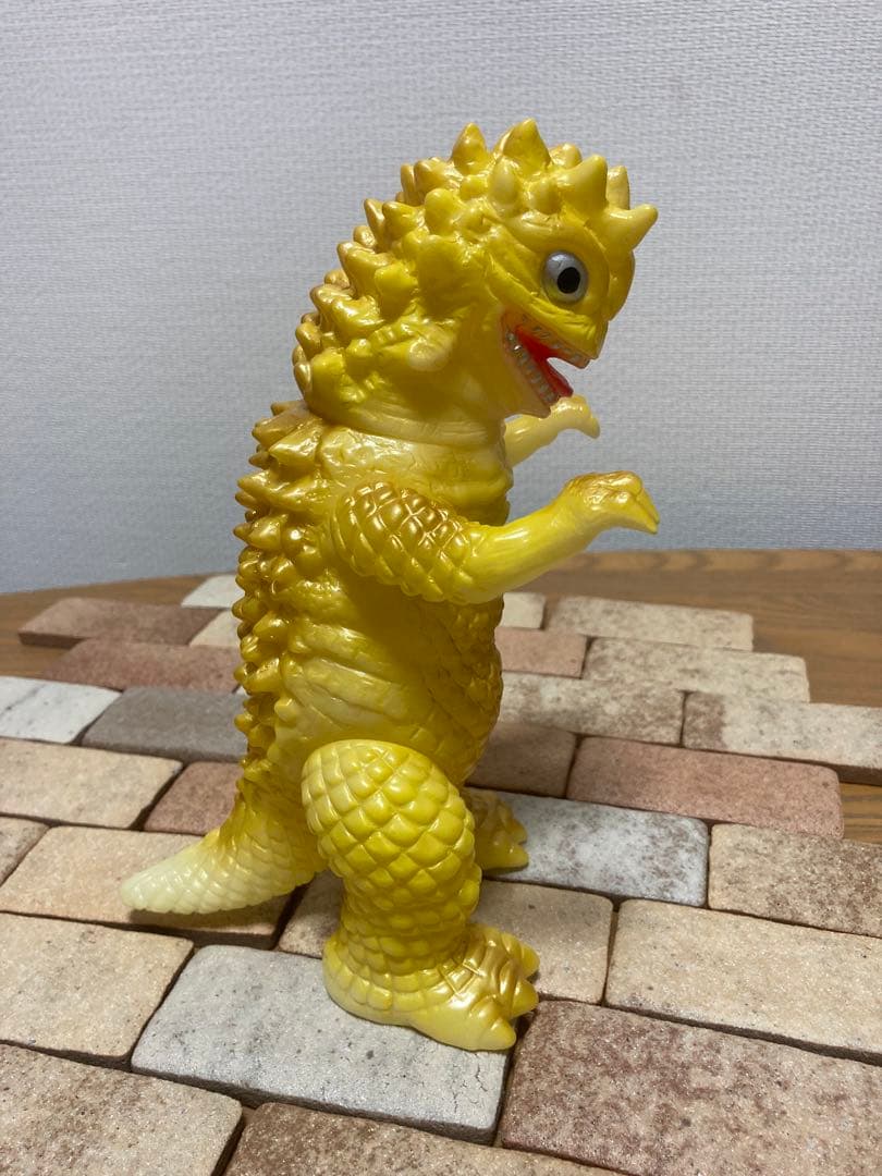 ブルマァク復刻ベムラー② 蓄光ゴールド