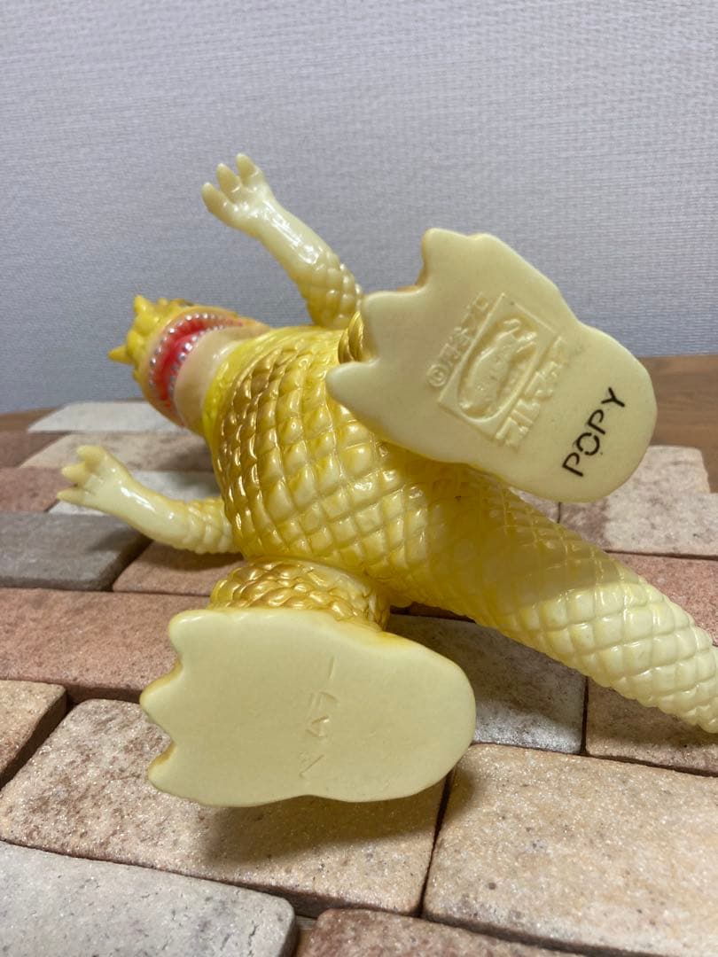 ブルマァク復刻ベムラー② 蓄光ゴールド