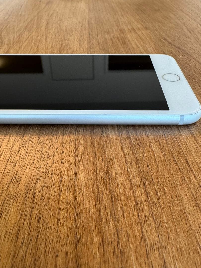 iPhone 8 Plus Silver 64GB KDDI（SIMロックあり）