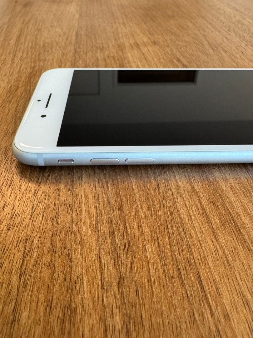 iPhone 8 Plus Silver 64GB KDDI（SIMロックあり）