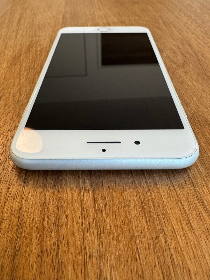 iPhone 8 Plus Silver 64GB KDDI（SIMロックあり）