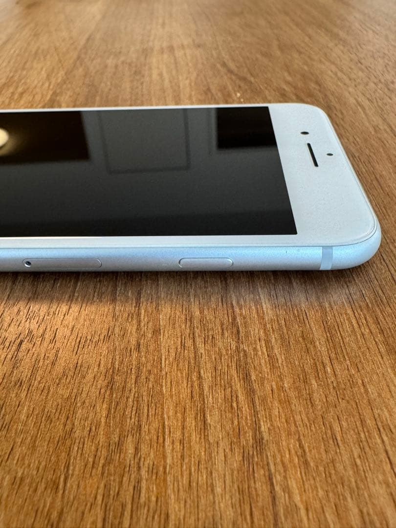 iPhone 8 Plus Silver 64GB KDDI（SIMロックあり）